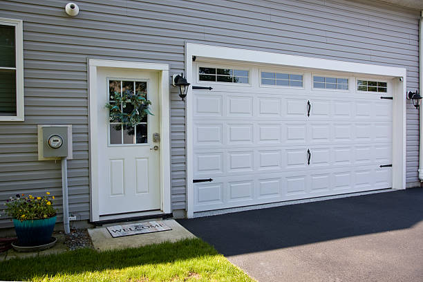 24/7 Emergency Garage Door Panel Replacement experts in Dickson County County, TN